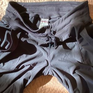 💥Gray Kirkland Signature Crops Active Wear Cargo Hiking Dance Capri Shorts